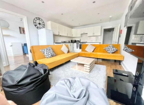 3 bedrooms sleeps 9
